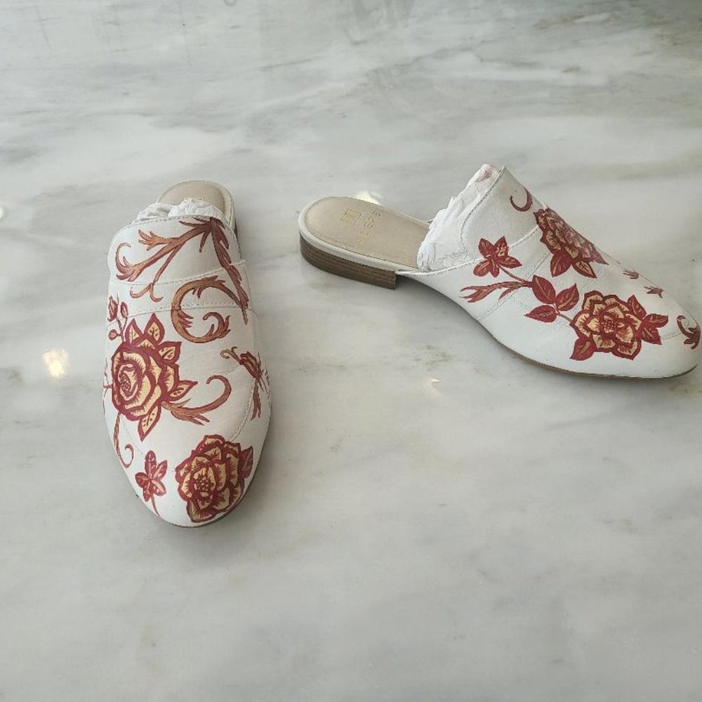 Alepel Women's Size 9 red and white floral pattern mules